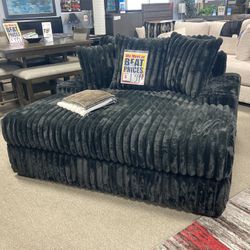 Black Sofa 🖤🌟 $1,299