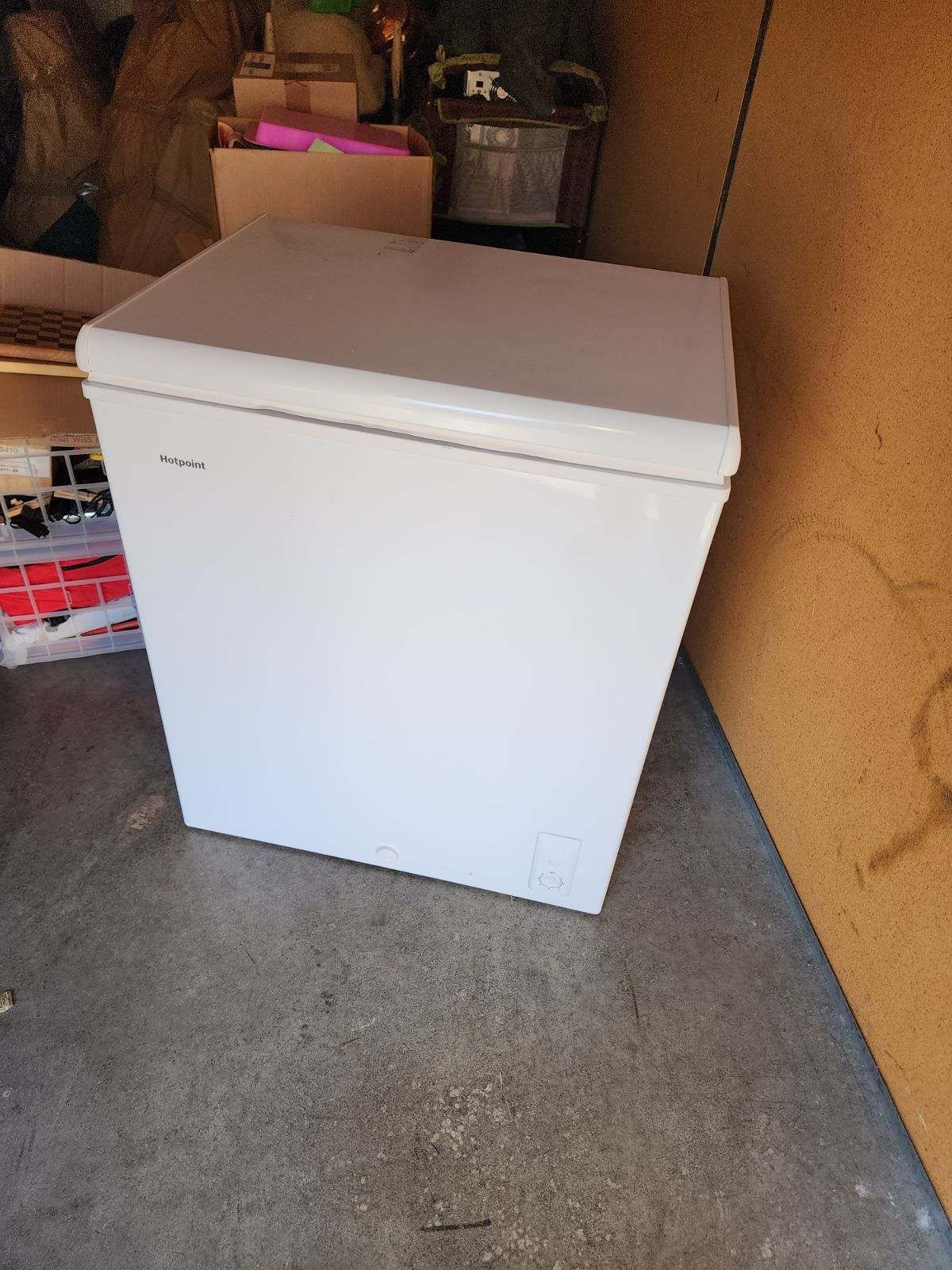 Hotpoint Manual Defrost Chest Freezer Model #HHM5SMAWW  BARELY USED $150