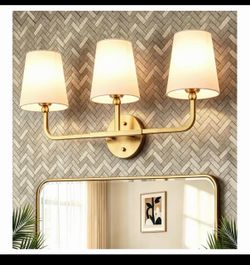 Lámparas de baño, 3 luces doradas cepilladas, accesorios de iluminación de baño sobre espejo con pantalla de tela blanca