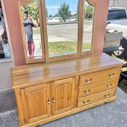 Solid Wood Dresser With Tri-mirror 