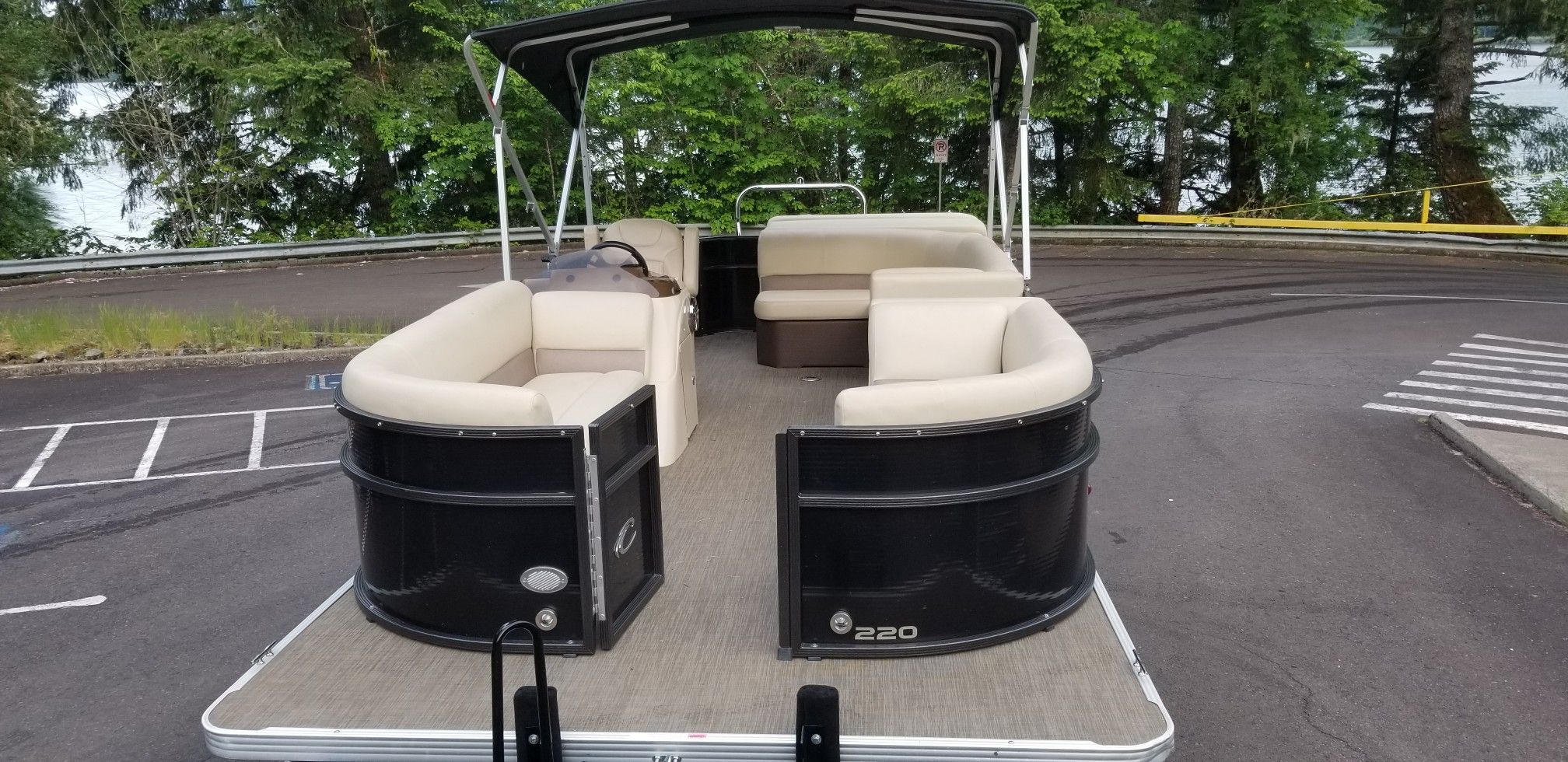 2016 Pontoon Boat