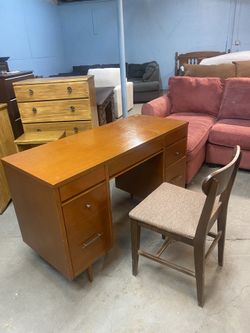 Nice Wooden Desk and Chair Set (delivery available, see details)