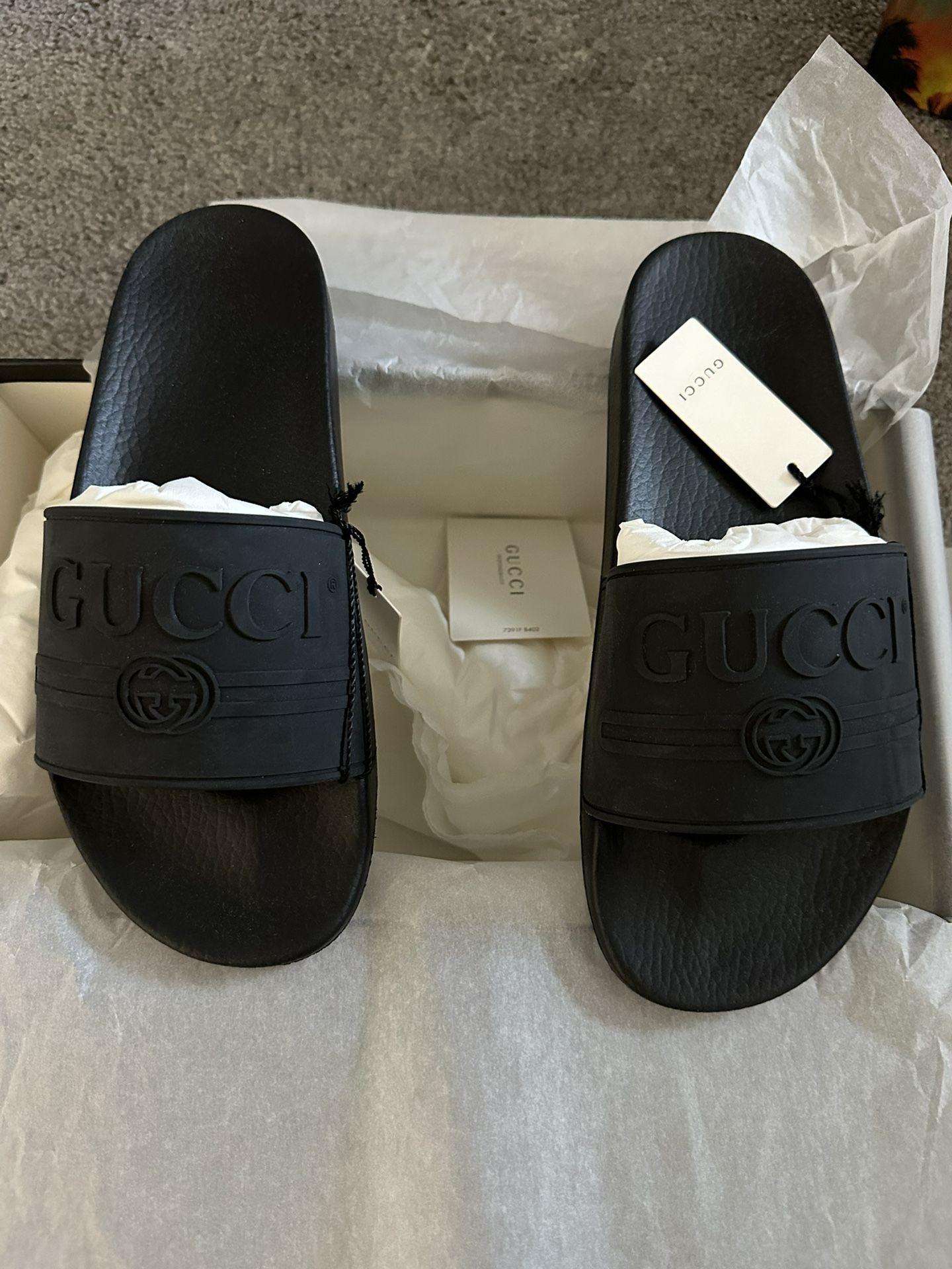 Gucci logo slide