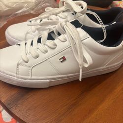 Tommy Hilfiger Women’s Sneaker Larha Casual Shoe New With Tags Size 7.5