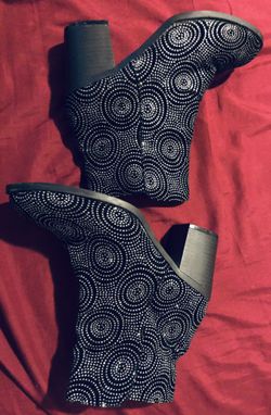  💎 Boots  (semi New) 