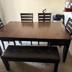 Beautiful 6pc Expandable Dining Set For SaleBeautiful 6pc Expandable Dining Set For Sale

Gently used and in great condition! This stunning dark brown