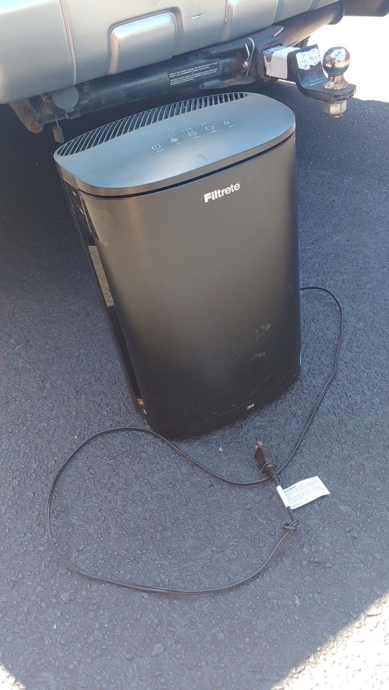 air purifier (HEPA) 3 speed, 150 sq ft