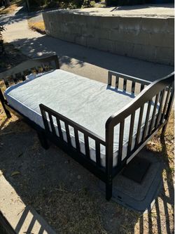 Free toddler bed