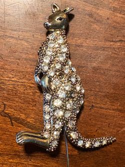 Vintage Gerry’s Rhinestone Kangaroo Brooch Pin Gold Tone Figural Pavé