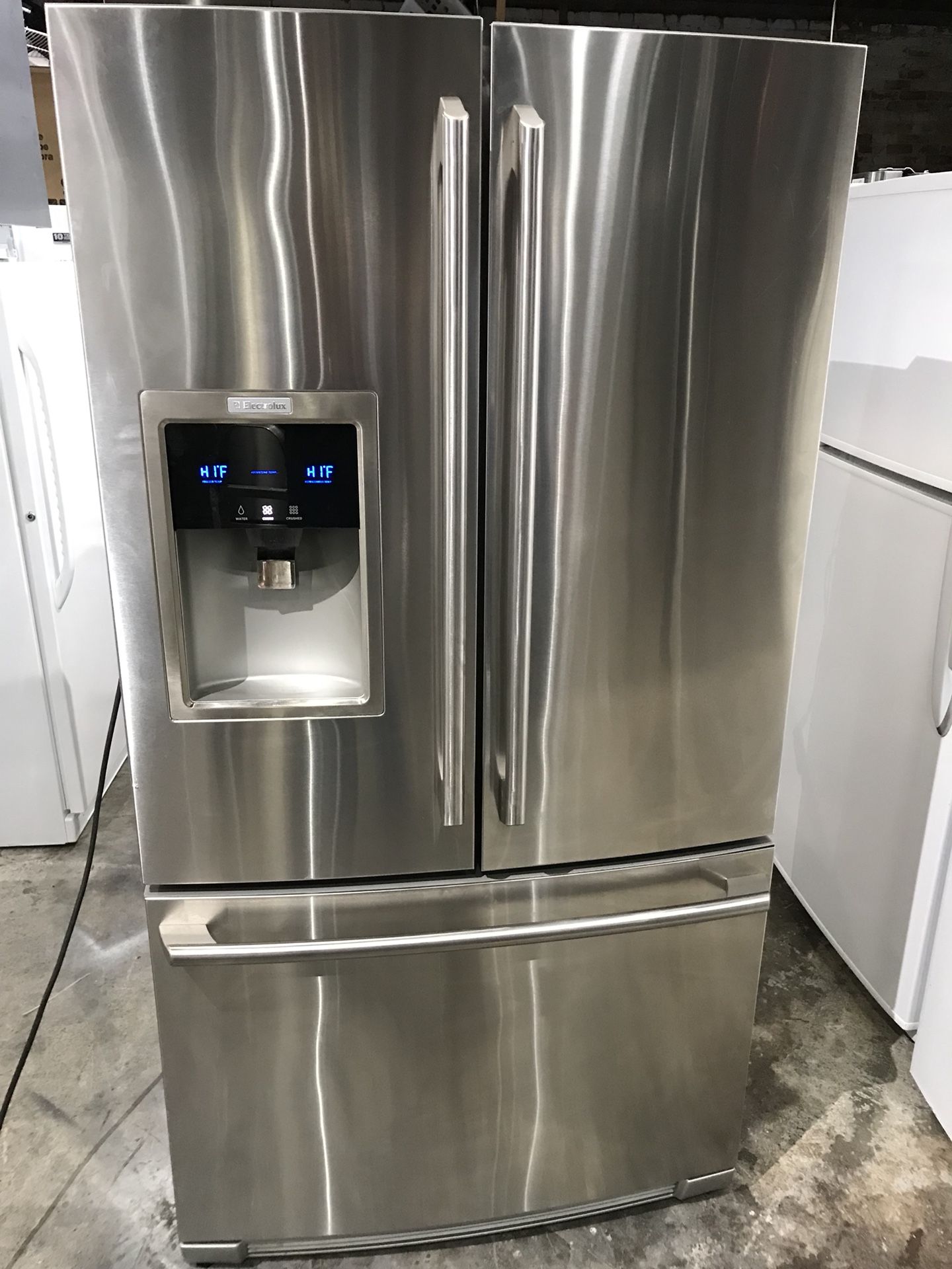 Electrolux refrigerator 36 x 69 full stainless steel clean
