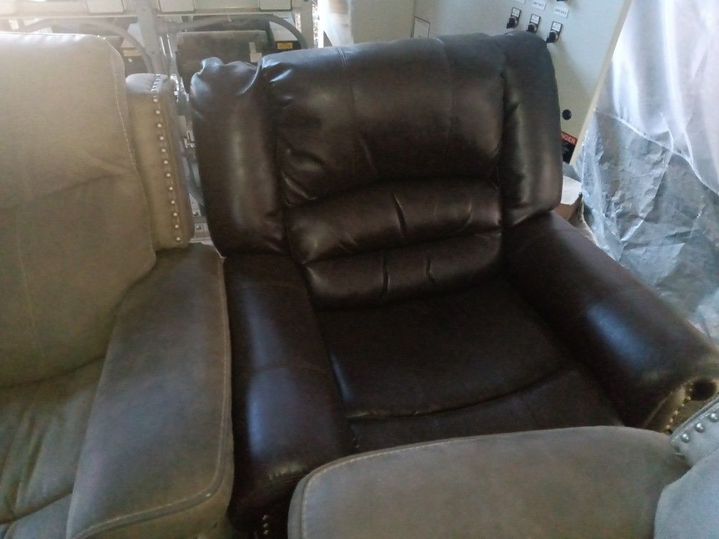 New Leather Recliners