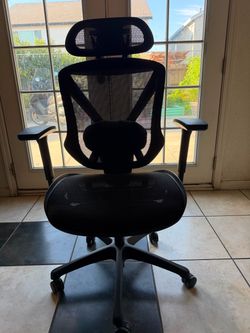 Black Mesh Ergonomic Office Chair