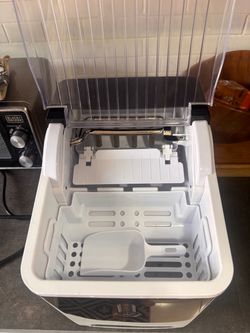 Ice maker