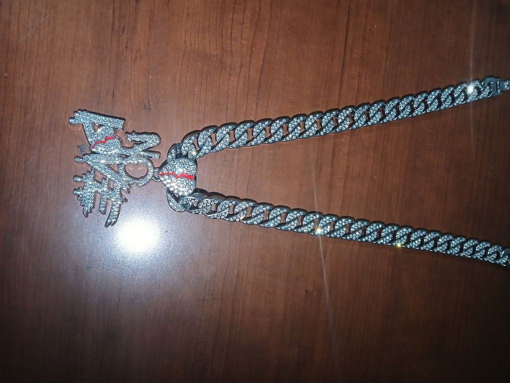 CUBAN CAHIN WITH PENDANT