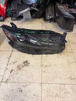 2025-26 Toyota Camry right headlight