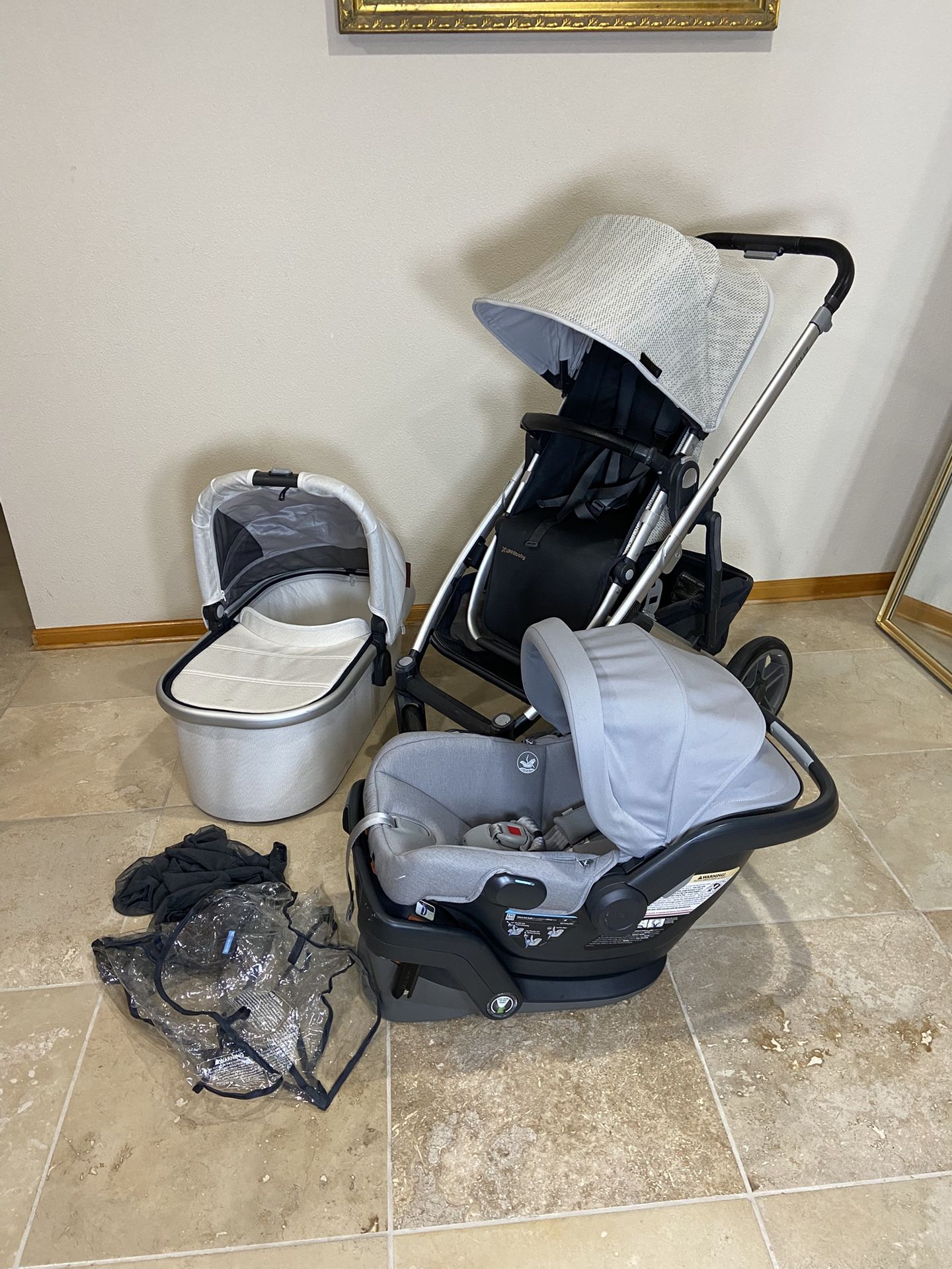 Uppababy Cruz V2 Stroller with Bassinet and Car Seat Beige 