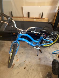 Townie Tween size bike with stand, hand breaks and gear change
