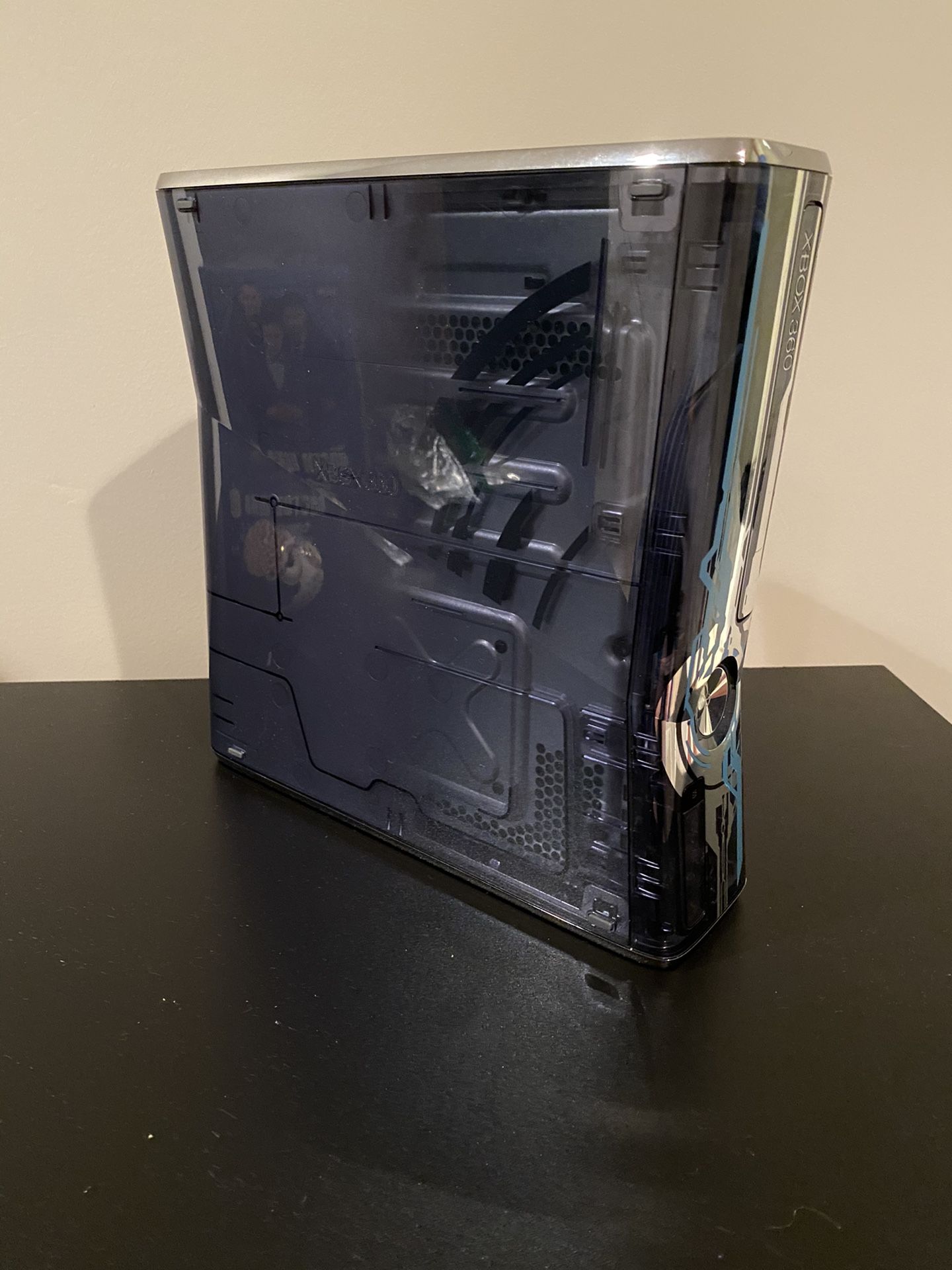 Limited Edition Halo Xbox 360 with controllers