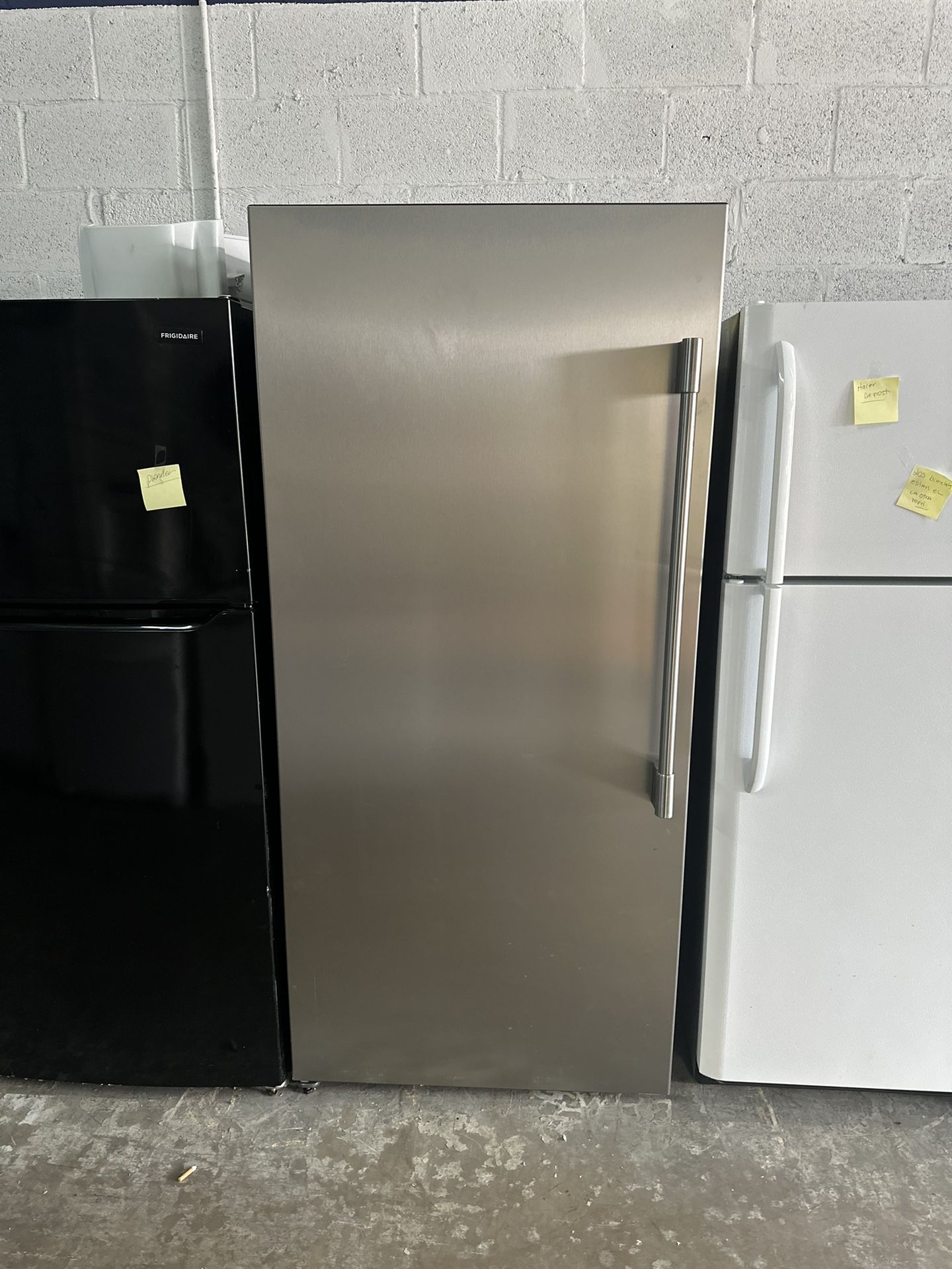 New Scratch And Dent Upright Freezer 
