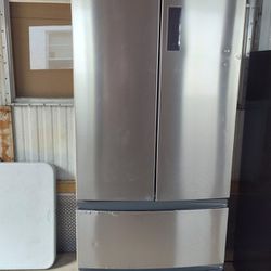 Refrigerator Haier Big One, Like New Condition Super Clean Working Great 