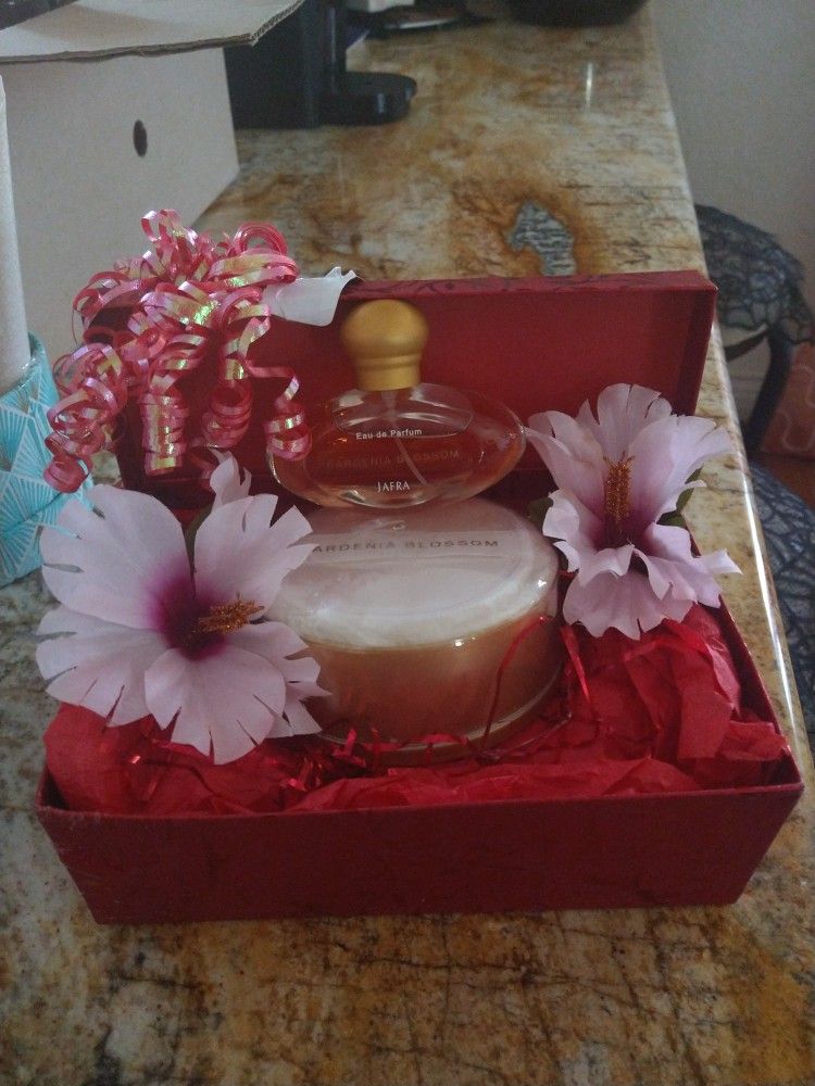 Set De Perfume Y Polvera Gardenia Blossom De Jafra