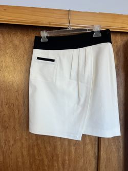 Woman’s Skirt Size 2 Anne Klein