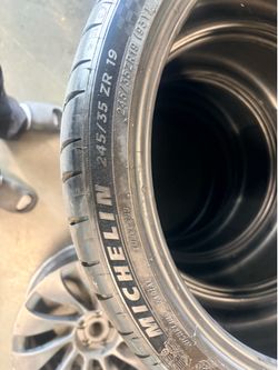 245/35/19 4 michelin tires
