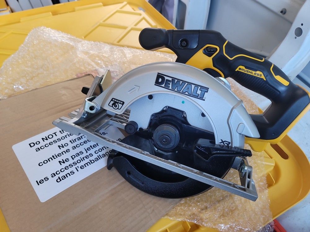DEWALT 20VMAX XR BRUSHLESS 6-2/1"(165MM) CORDLESS CIRCULAR SAW NEW (TOOL ONLY)
