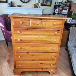 Dresser With Six Drawers 