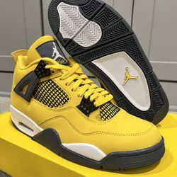 New Jordan 4 Lightning Sz 9.5 DS