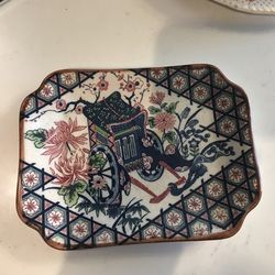 Imari Japanese Porcelain Plate With 4 Smaller Plates