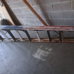 10ft. Green Bull Fiberglass Step Ladder