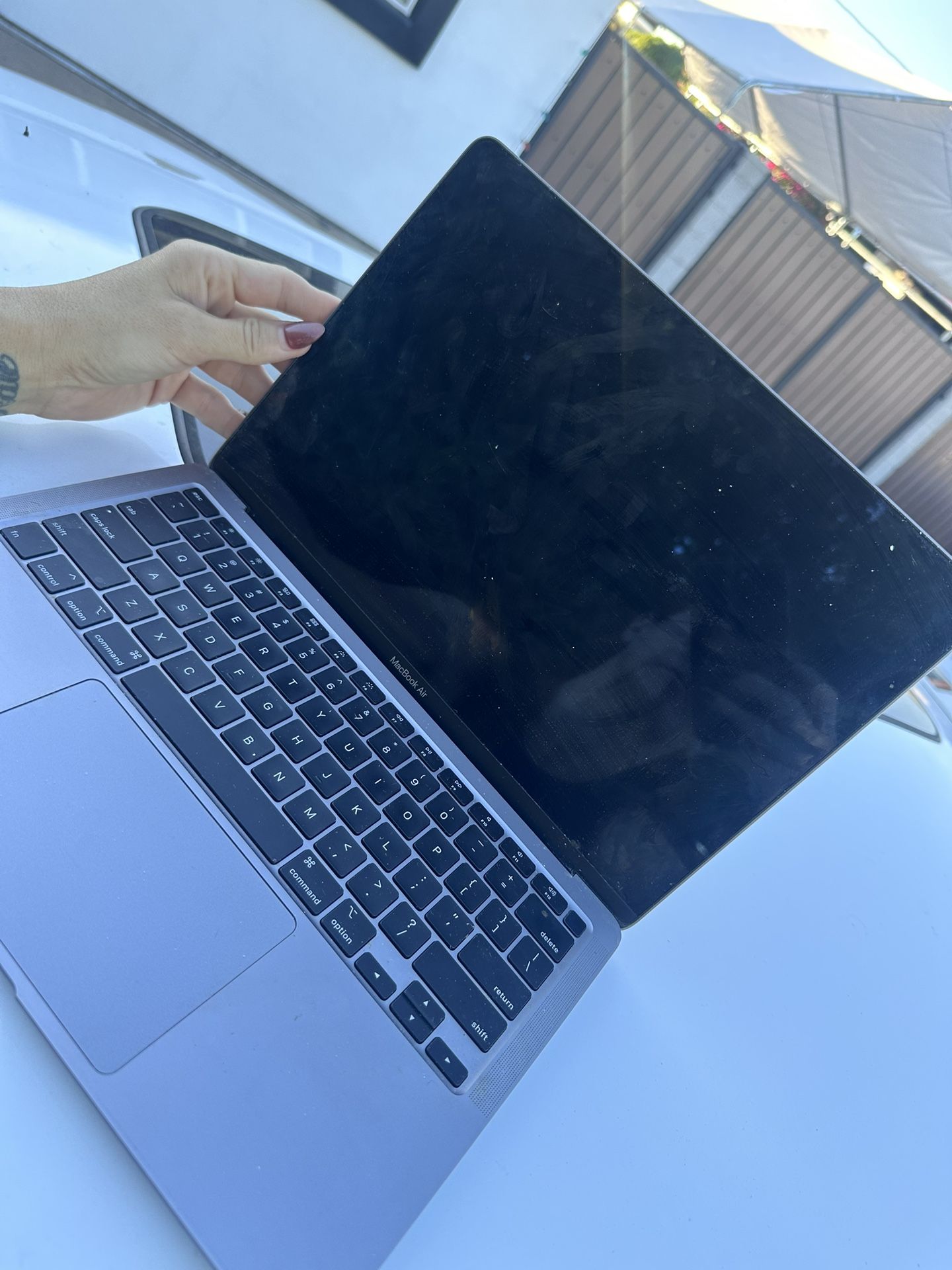MacBook Air/ Broken Screen 