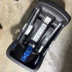 Nuna Pipa With True Lock Base