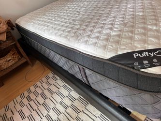 Puffy Royal Hybrid queen size mattress