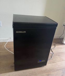 black mini fridge