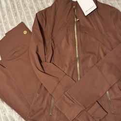 Lulu Lemon Size 6 Fits m