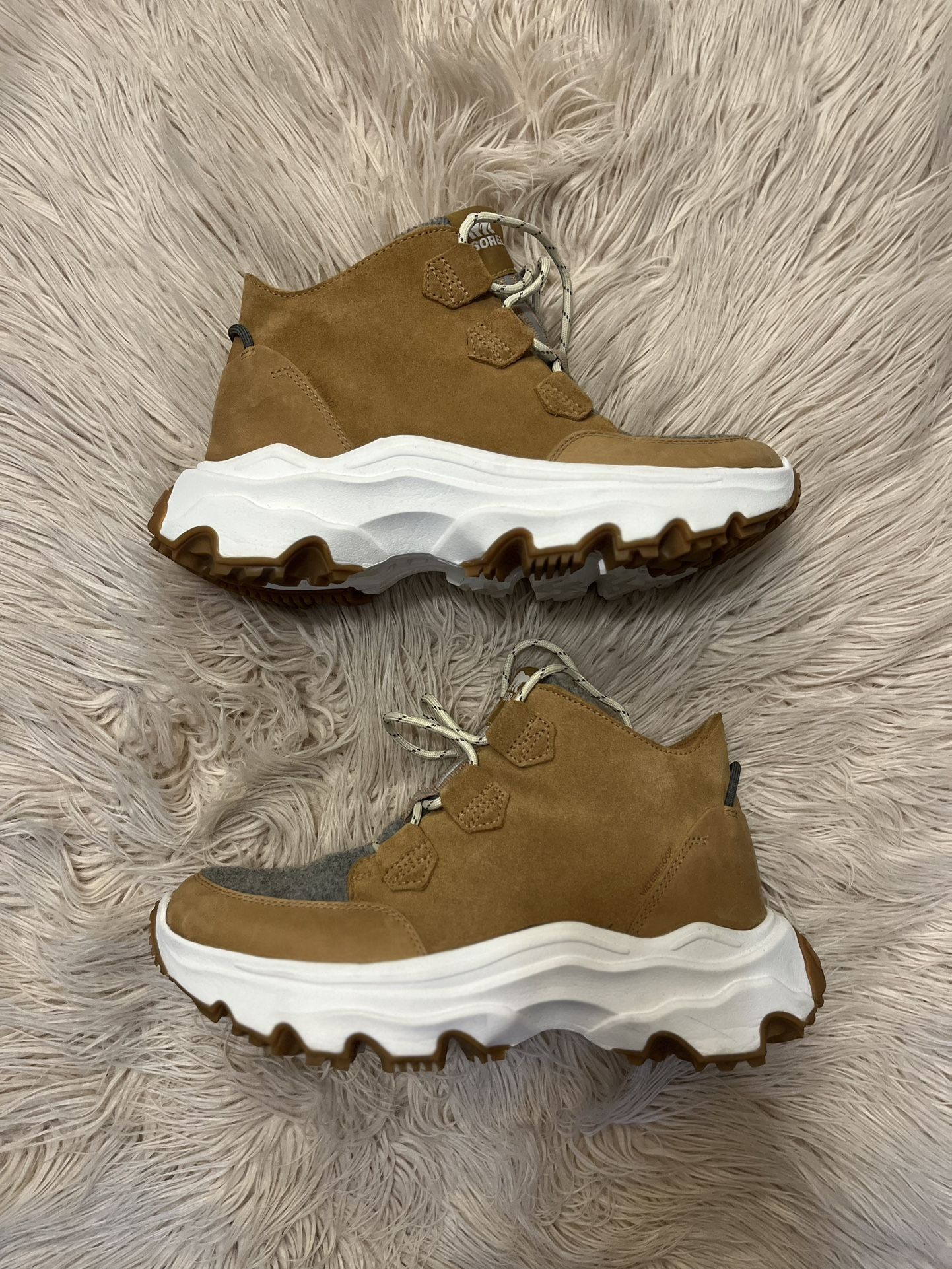 Sorel Women's Kinetic Breakthru Caribou Waterproof boot!