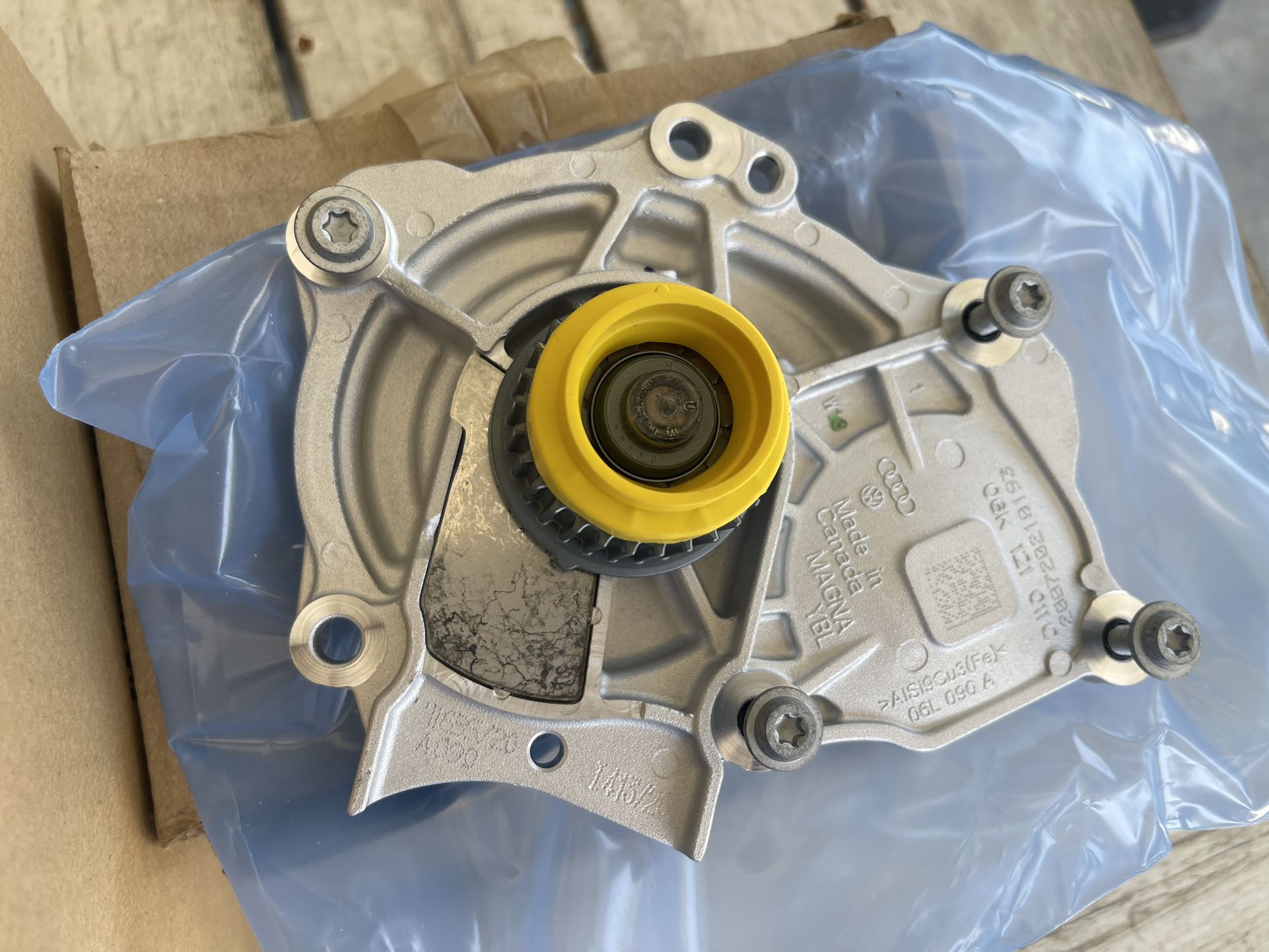 Water Pump With Thermostat Housing VW/Audi 