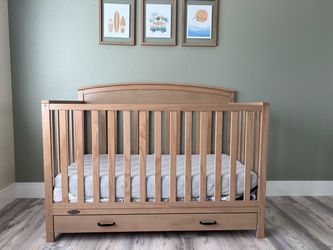 Graco Benton crib + mattress