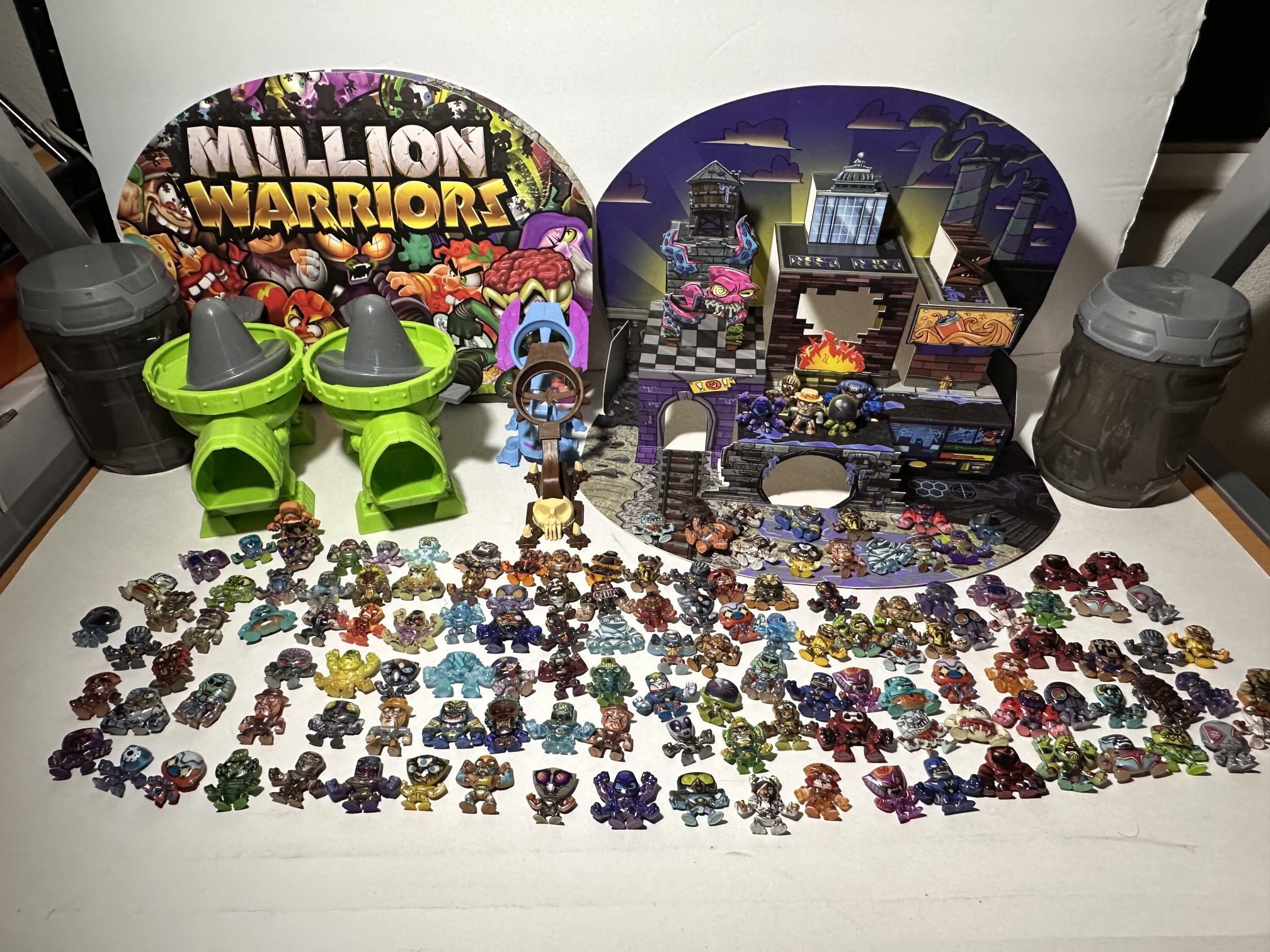 Spin Master Million Warriors Battle Packs 2 small 2 large launchers 70 figures 2 Burnin Love