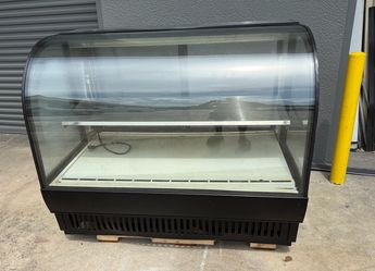 TRUE TCGR-59-CD Refrigerated Curved Glass Display Case – Like New  “True Display Case / Deli Case / Bakery Case / Refrigerated Showcase”