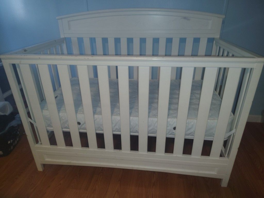 Delta Crib And  Serta Mattress 