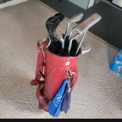 Adult Right Handed Golf Clubs. 7 Clubs Total