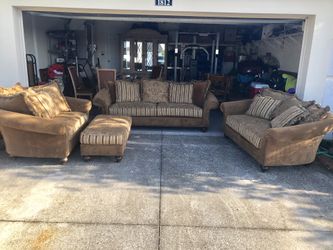 Four piece sofa set in great condition