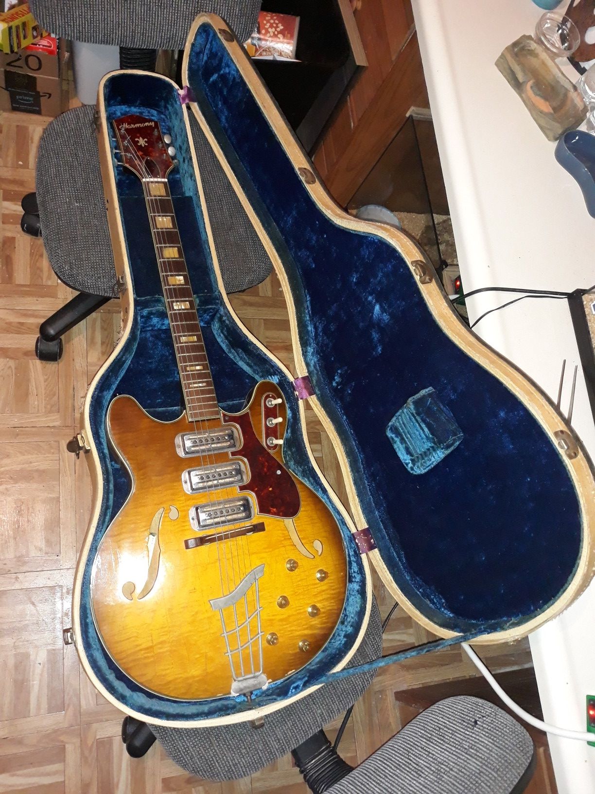 Harmony H75 3 pickup electric guitar