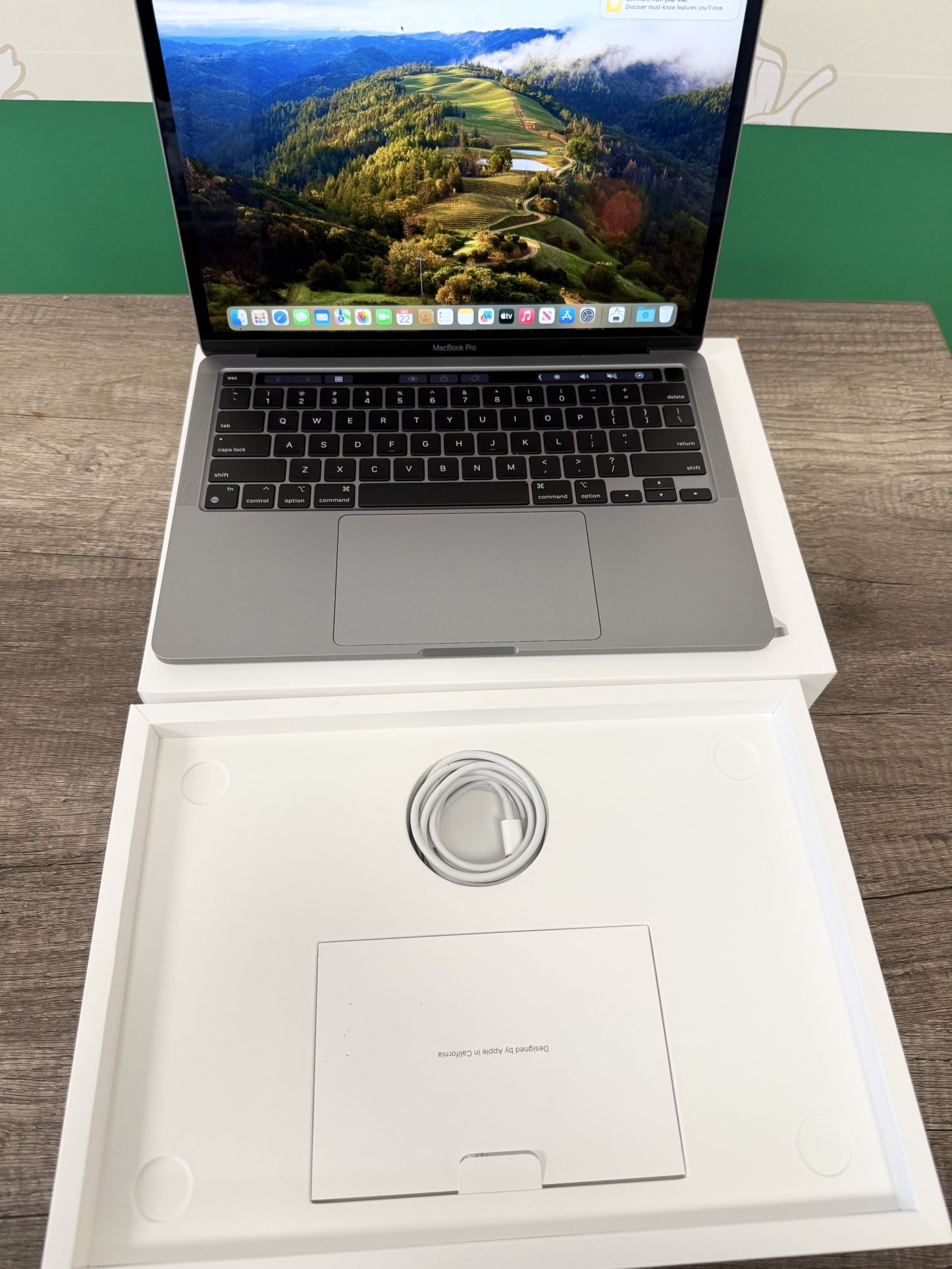 Apple 2022 MacBook Pro 💻 M2 8Gb/256 SSD Laptop Touchbar 