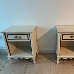 2 Nightstand tables 