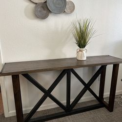 Console/entry Table 