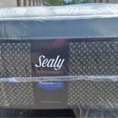 Sealy Performance Crystal Sand Pillow Top King Mattress